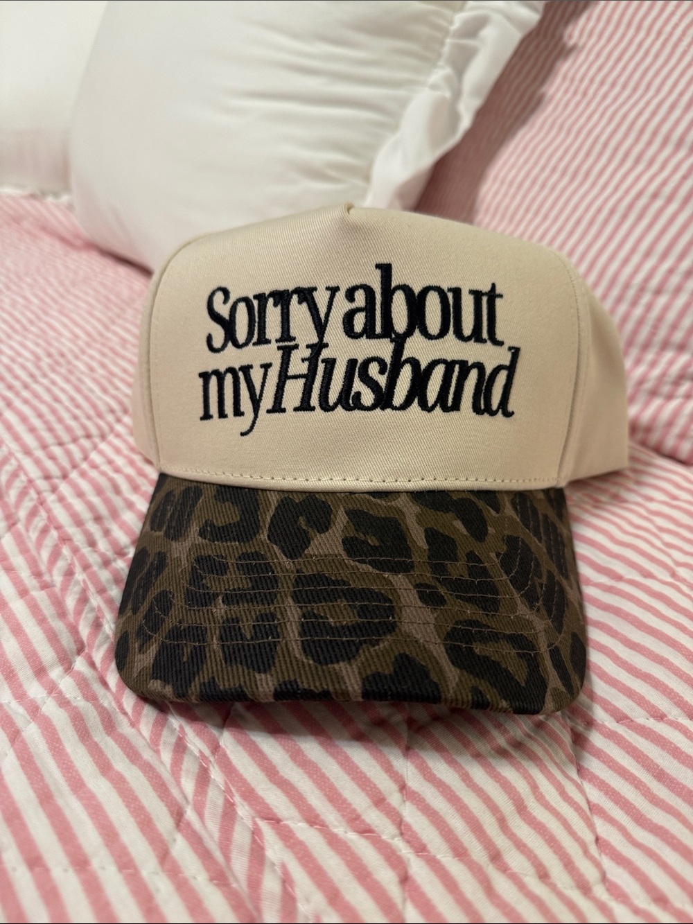 Buckle Beige Baseball Cap with Black Embroidery and Leopard Print Brim